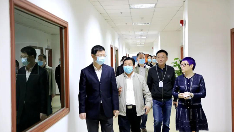 省政府口岸辦副主任、省商務(wù)廳口岸處處長(zhǎng)羅專(zhuān)一行蒞臨炬神電子開(kāi)展聯(lián)點(diǎn)服務(wù)工作