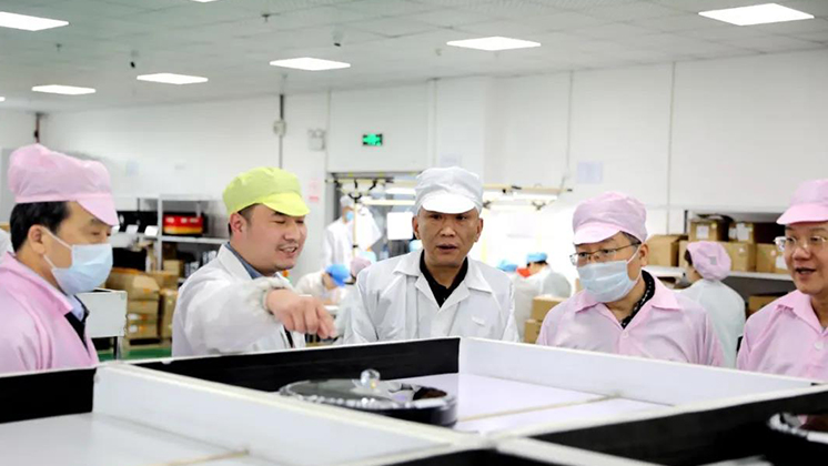 省人大常委會(huì)委員、省人大財(cái)政經(jīng)濟(jì)委員會(huì)主任委員張亦賢一行調(diào)研炬神電子