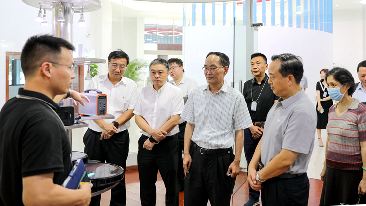 全國政協(xié)委員（廣東省委原常委、省紀(jì)委原書記）黃先耀一行考察炬神電子